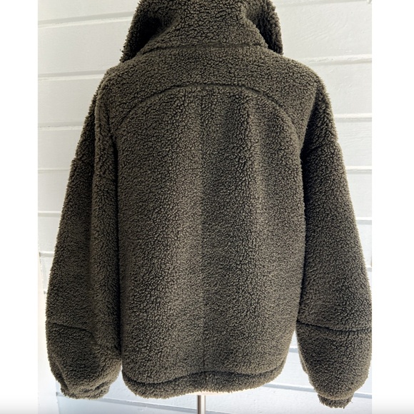 LULULEMON Cinchable Sherpa Fleece Zip Up Jacket in Dark Olive - 12 - Picture 4 of 13